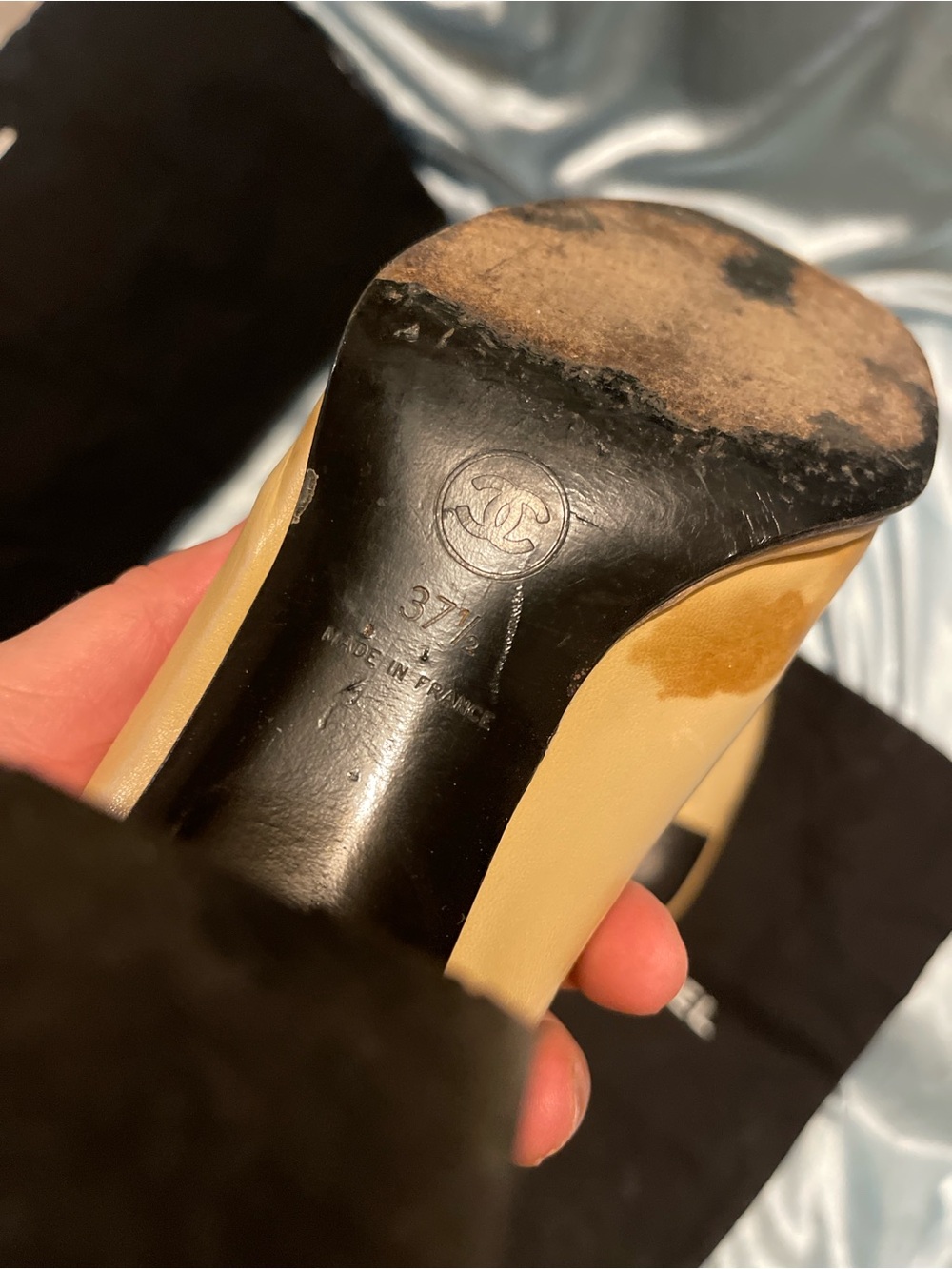 CHANEL Beige Leather Ballet Flats with Black Cap-Toe and CC Logo - Picture 2 of 11